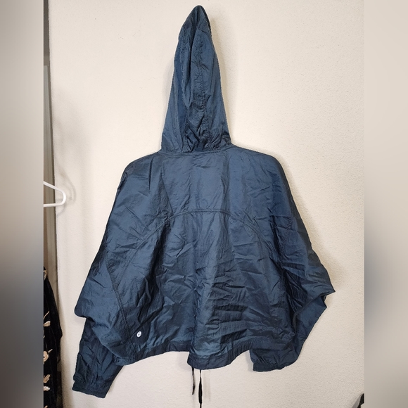 Lululemon hype it up jaket is submarine size medium RARE - Picture 4 of 8